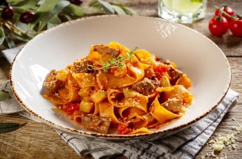 Паста (на выбор) с мясным рагу